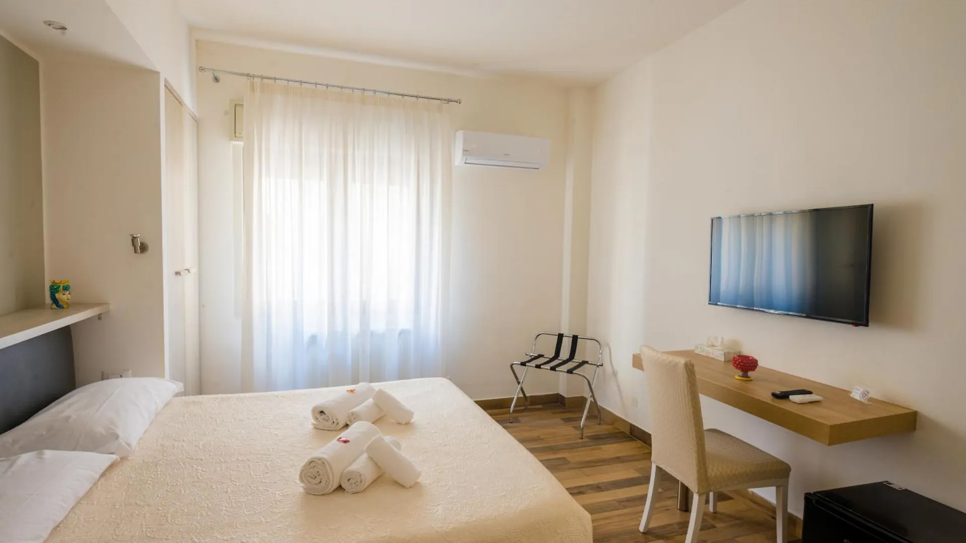 Le Stanze Dei Tesori - Luxury Rooms Palermo 0*,  Italy